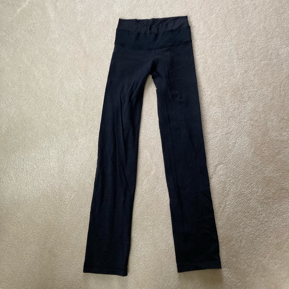 Black Lululemon yoga pants. Size 6. Good condition